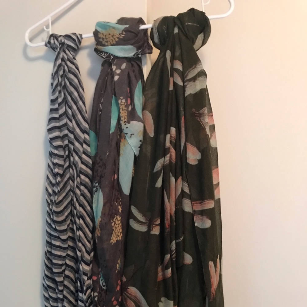Lot of 3 scarfs